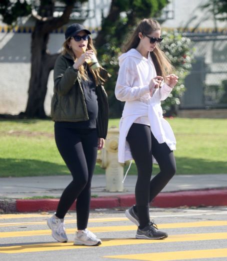 Katherine Schwarzenegger – With sister Christina in Los Angeles