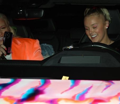 ‘JoJo’ Siwa – In her SUV in Hollywood Traffic - FamousFix