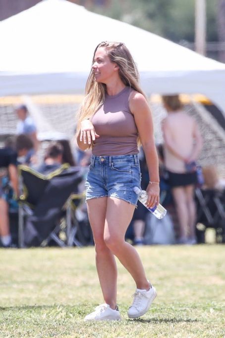 Kendra Wilkinson – Watching her daughter Alijah’s soccer game in Los ...