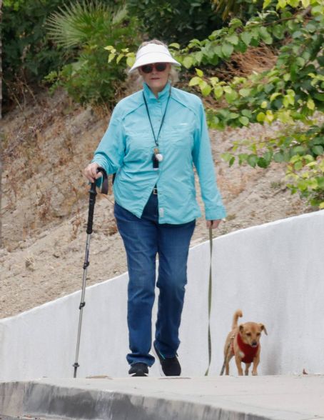 Cybill Shepherd – Out with the dogs for a walk in Los Angeles | Cybill