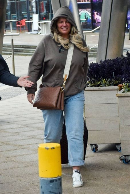 Kerry Katona – Caught up in storm Eunice while arriving at Steph’s Packed Lunch