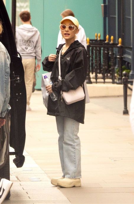 Ariana Grande – Spotted enjoying sounds of London’s bustling Bond Street
