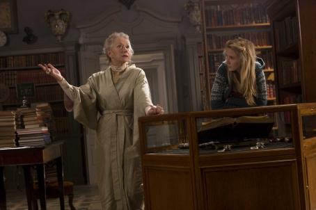 Helen Mirren - (L-R) Elinor (HELEN MIRREN) explains to Meggie (ELIZA HOPE BENNETT) how books are an escape for her in New Line Cinema's fantasy adventure 'Inkheart,' also starring BRENDAN FRASER, PAUL BETTANY, JIM BROADBENT and ANDY SERKIS. This film is dist