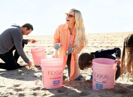 Dove Cameron – ‘FEKKAI’ Turns the Tide Beach Salon and Cleanup in Santa