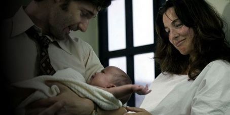 Avner (Eric Bana), wife Daphna (Ayelet Zurer) and new baby.