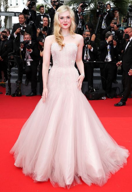 Elle Fanning wears Giorgio Armani - 2022 Cannes Film Festival on May 18, 2022