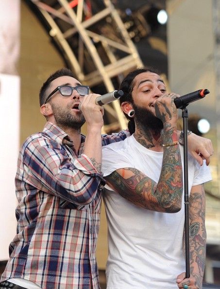 Who is Travie McCoy dating? Travie McCoy girlfriend, wife