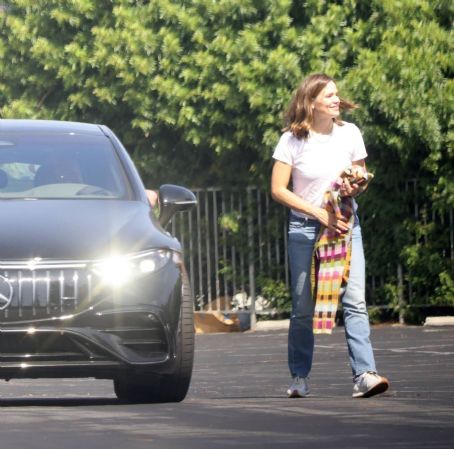 Jennifer Garner – With Ben Affleck spotted in Los Angeles