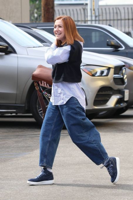 Alyson Hannigan – In a casual style out in Los Angeles