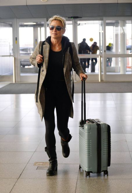 Amy Robach – Arriving to JFK Airport in New York | Amy Robach Picture