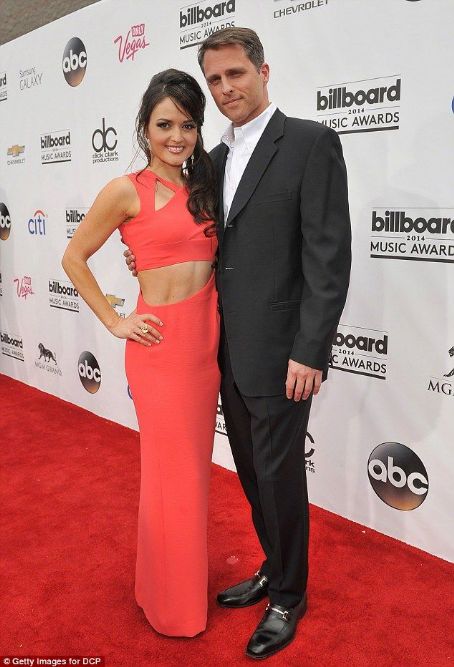 Danica McKellar and Scott Sveslosky