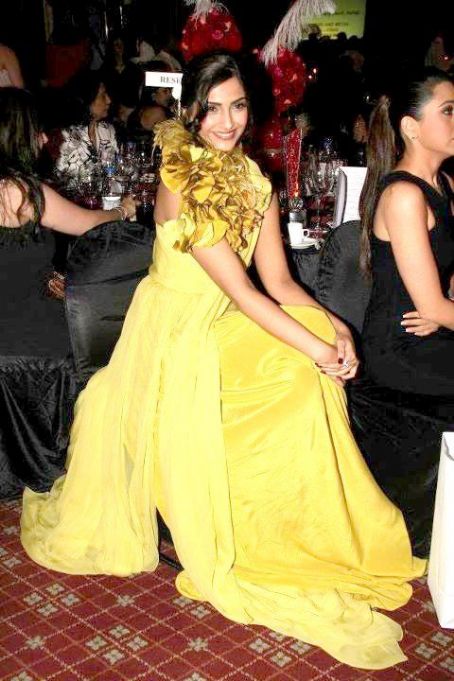 Sonam Kapoor At HELLO! Hall of Fame Awards 2011