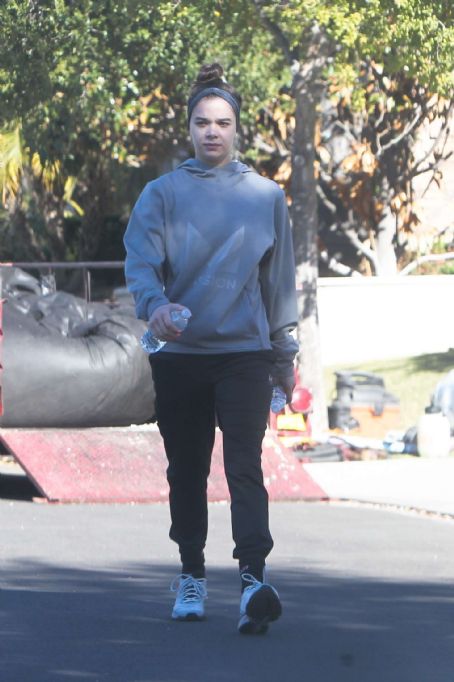Hailee Steinfeld in Tracksuit – Out in LA