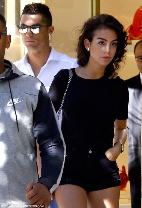 Cristiano Ronaldos Girlfriend Georgina Rodriguez Flaunts Her Leggy Figure In Perilously Short 