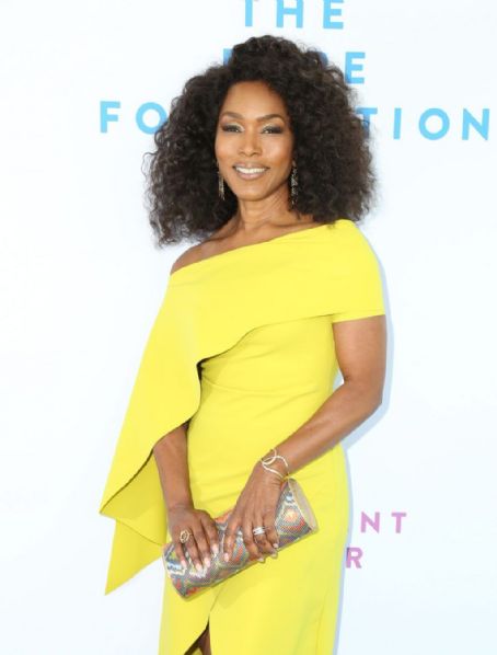 Angela Bassett – The Private Estate of Ron Burkle in Beverly Hills ...