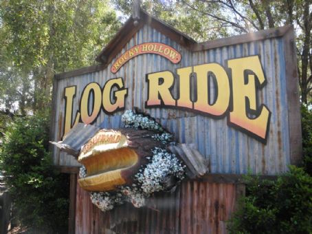 Rocky Hollow Log Ride