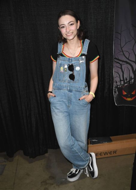 Jodelle Ferland – Midsummer Scream Halloween And Horror Convention in Long Beach