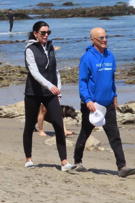 Liberty Ross – With her Billionaire hubby Jimmy Lovine in Malibu