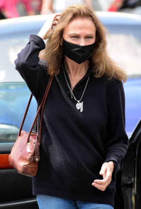 Jacqueline Bisset – Out and about in West Hollywood | Jacqueline Bisset