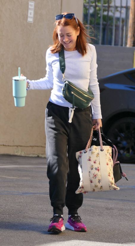 Alyson Hannigan – Seen upon arrival to DWTS Finals Rehearsals in Los Angeles