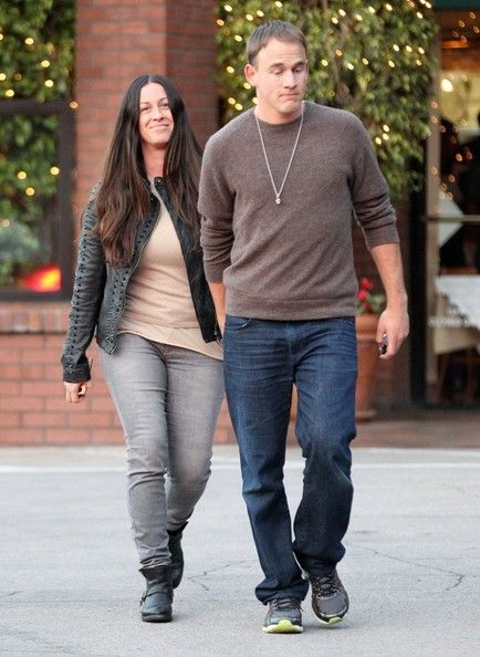Alanis Morissette: leaving La Scala Restaurant after dinner in Brentwood