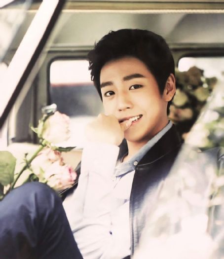 Actor Lee Hyun Woo Wiki, Girlfriend, Age, Height, Parents & More