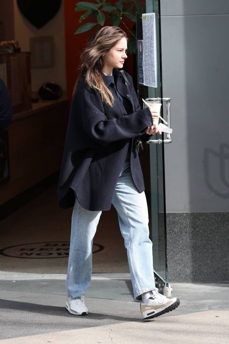 Barbara Palvin – Out for juice in Los Angeles