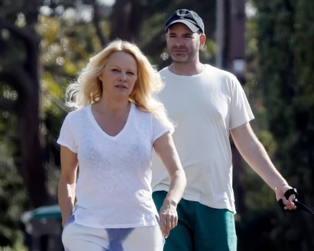 Pamela Anderson – With Husband Dan Hayhurst Take The Dog For A Walk In ...