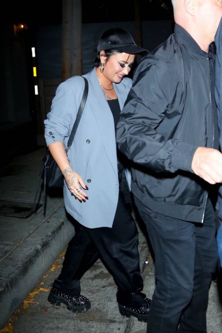 Demi Lovato – Leave dinner at Craig’s in West Hollywood