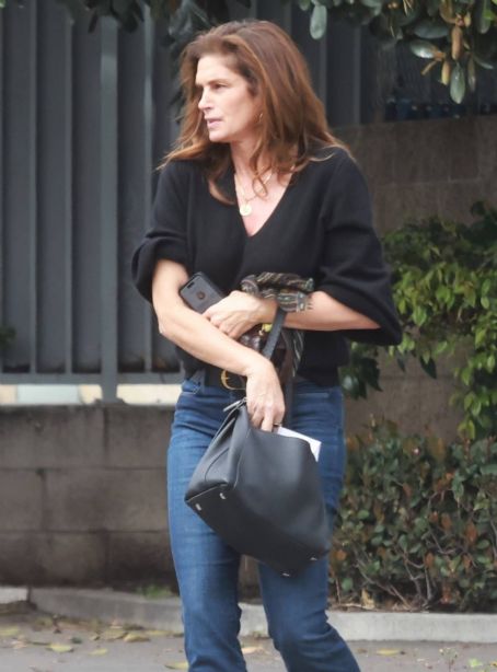 Cindy Crawford – Arrives for a photo shoot at a studio in Santa Monica ...