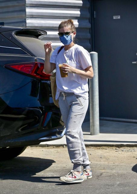Kate Mara – Out for a coffee run in Los Angeles