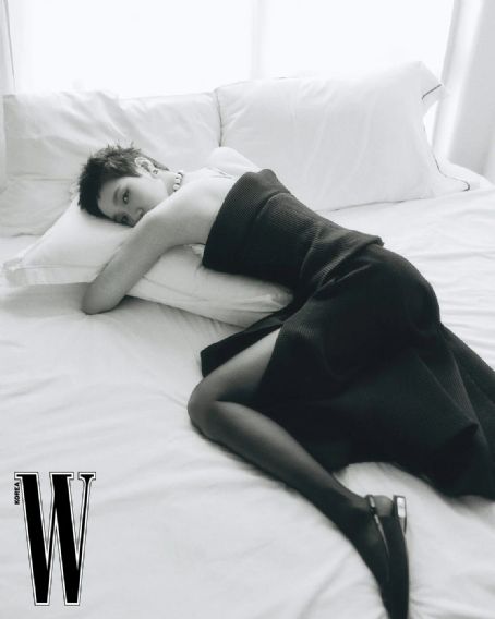 Kim Go-eun - W Magazine Pictorial [South Korea] (January 2025)