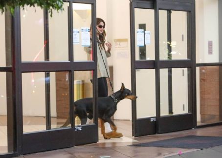 Kendall Jenner – Steps out with her Dobermann