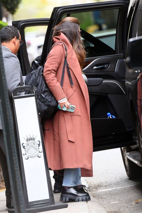 Olivia Munn – Out in NYC