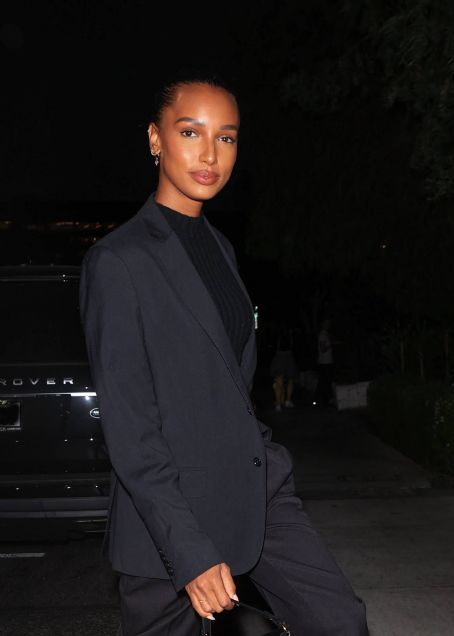 Jasmine Tookes – Dons business look at San Vicente Bungalows in West