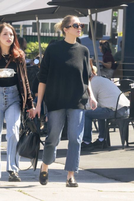 Stassi Schroeder – Seen with friends over lunch in Los Feliz