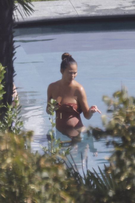 Chrissy Teigen – Seen by a swimming pool in Lake Como