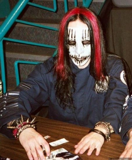 Who is Joey Jordison dating? Joey Jordison girlfriend, wife