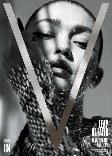 Gigi Hadid – V Magazine 134 Spring 2022 - FamousFix