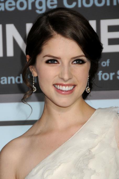 Anna Kendrick - Los Angeles Premiere Of 'Up In The Air' At Mann Village ...