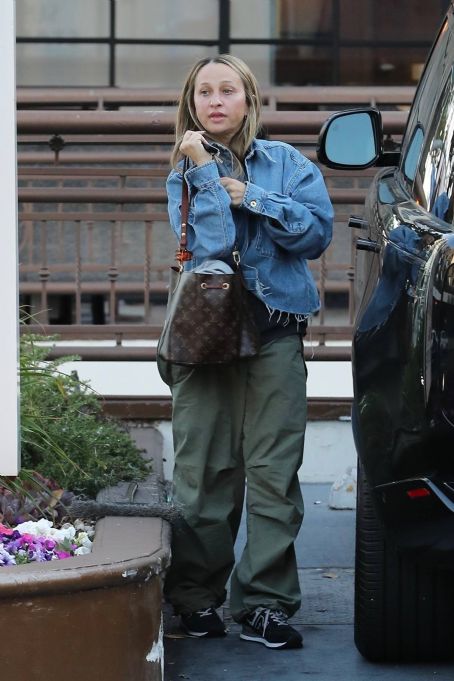 Jennifer Meyer – Arrives at Sushi Park in West Hollywood