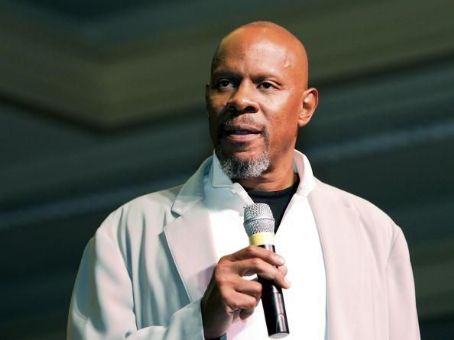 Who is Avery Brooks dating? Avery Brooks girlfriend, wife