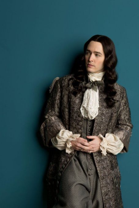 Alexander Vlahos as Monsieur Philippe d'Orléans in 'Versailles' TV show ...