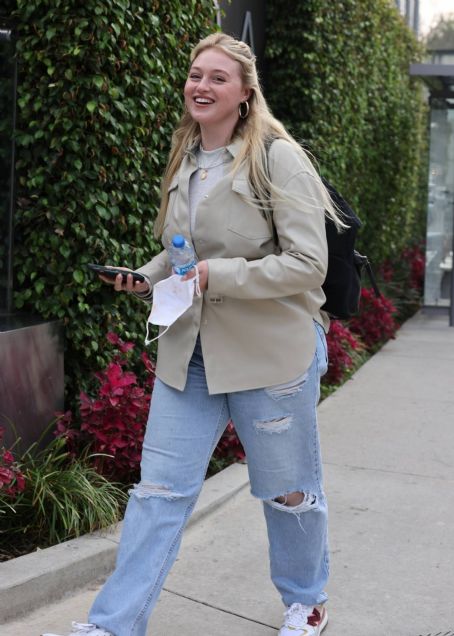 Iskra Lawrence – Heads out of a meeting in West Hollywood