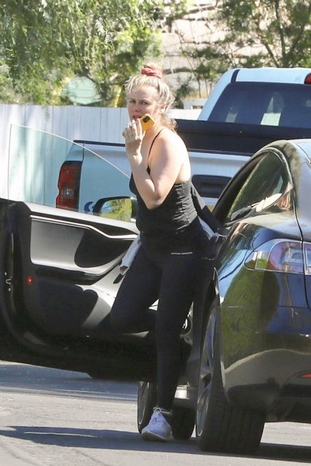 Alicia Silverstone – Out for a gym session in Los Angeles