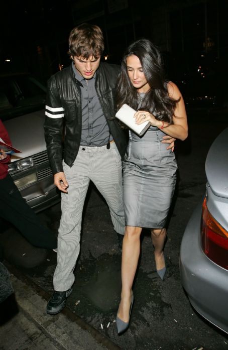 Demi Moore Afterparty For Ashton Kutchers Performance At Saturday Night Live 13042008 2256