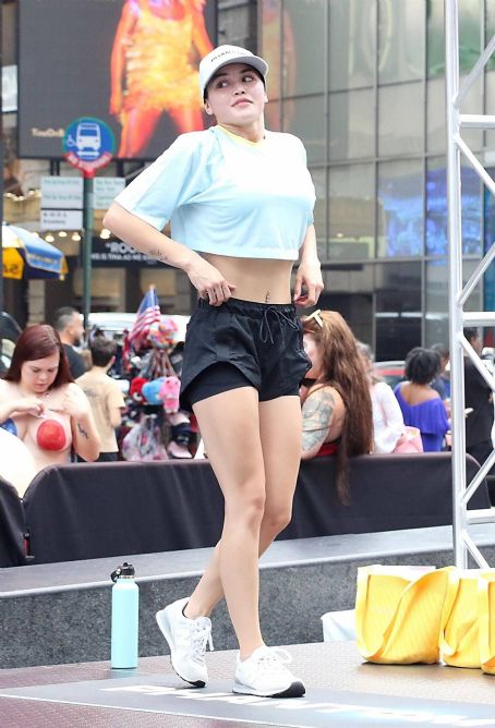 Paris Berelc – Fitness in Times Square with Phantom Fitness in NYC