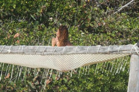 Thaila Ayala with Renato Goes – Relax on the beach in Tulum