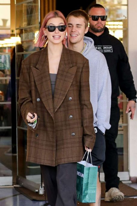 Hailey Baldwin – Leaves Barnes and Noble with Justin Bieber in LA