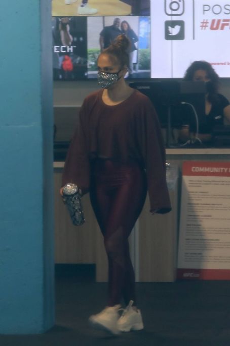 Jennifer Lopez – Pictured while working out in a Alex’s new UFC gym in ...